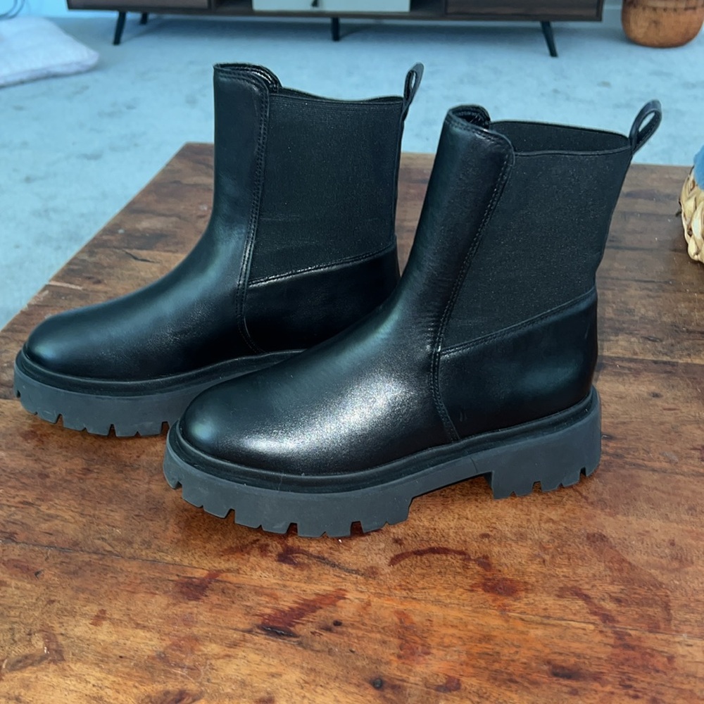 Women’s Schutz NIB Billie black Leather pull on ankle height boots , sz 6